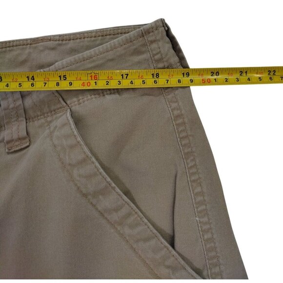 Wrangler beige men's cargo shorts Size38, with multiple pockets and belt loops. - Picture 5 of 6